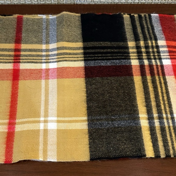VTG NWT Camel, Red, Black Plaid Softer Than Cashmere Scarf by D&Y - Picture 7 of 7